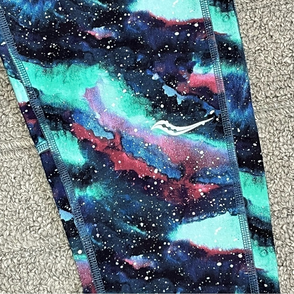 Saucony Fortify Crop Dusk Watercolor Galaxy Print Leggings Womens Size Medium - Picture 7 of 10